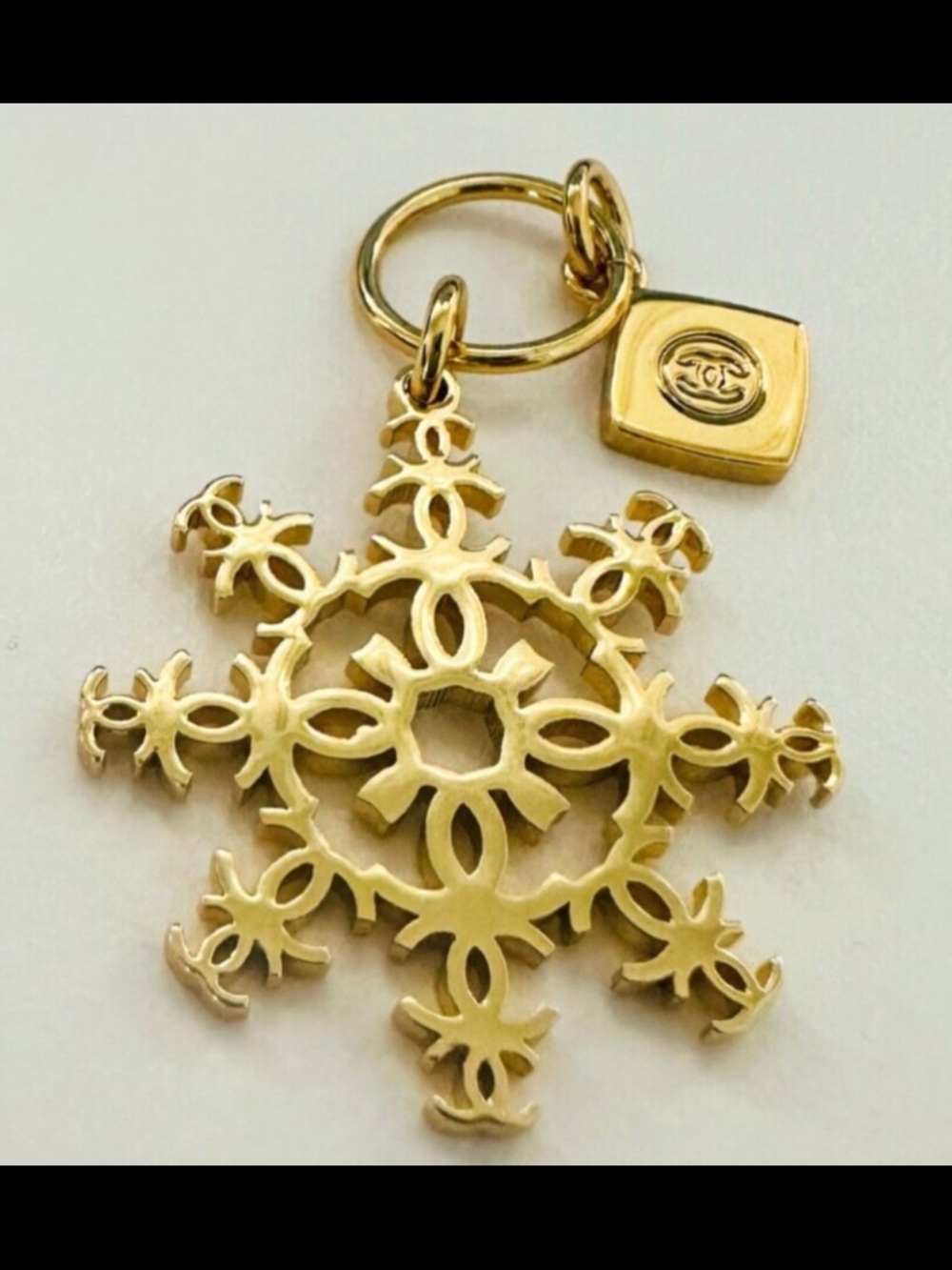 CHANEL Gold Snowflake CC Charm Keyring